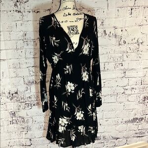 Black and White V-Neck Long Sleeve Casual Cocktail Dress